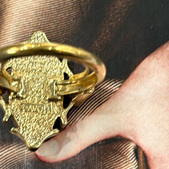 Avon gold tone cameo porcelain ring - Picture 3 of 6